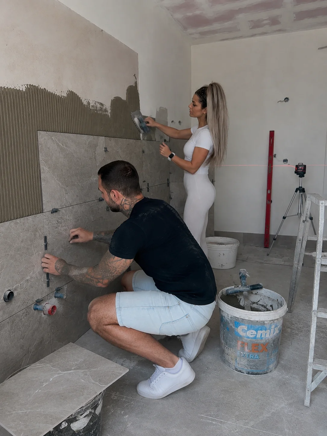 Lepení velkoformátového obkladu kombinovanou metodou